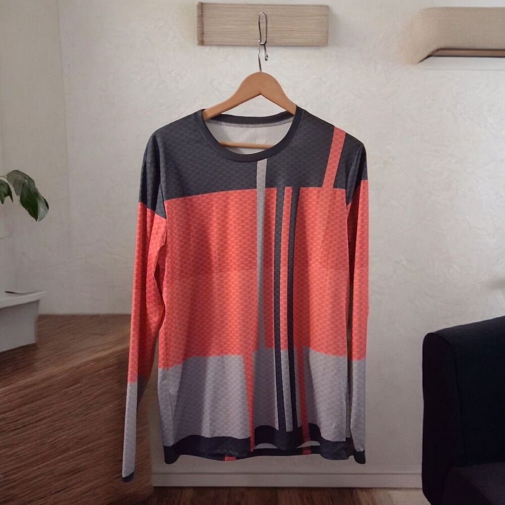 Men’s Abstract Geometric Long Sleeve T-Shirt | Size Medium | Gray Coral...